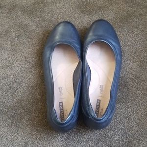 Clarks soft cushion flats